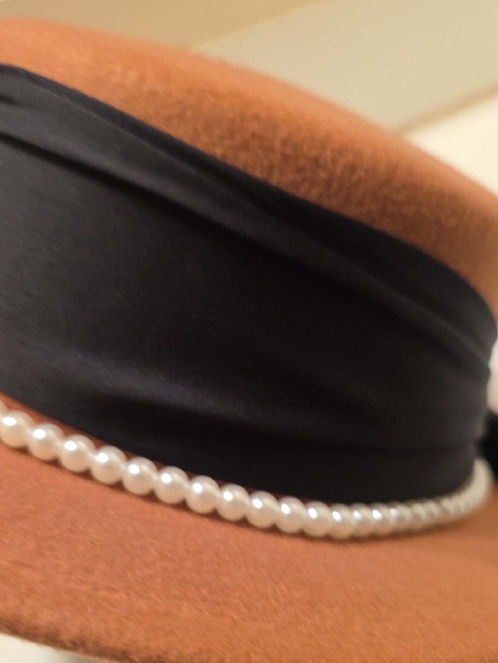 Pearl-Trim Brown Felt Women's Hat with Black Bow - Picture 7 of 9